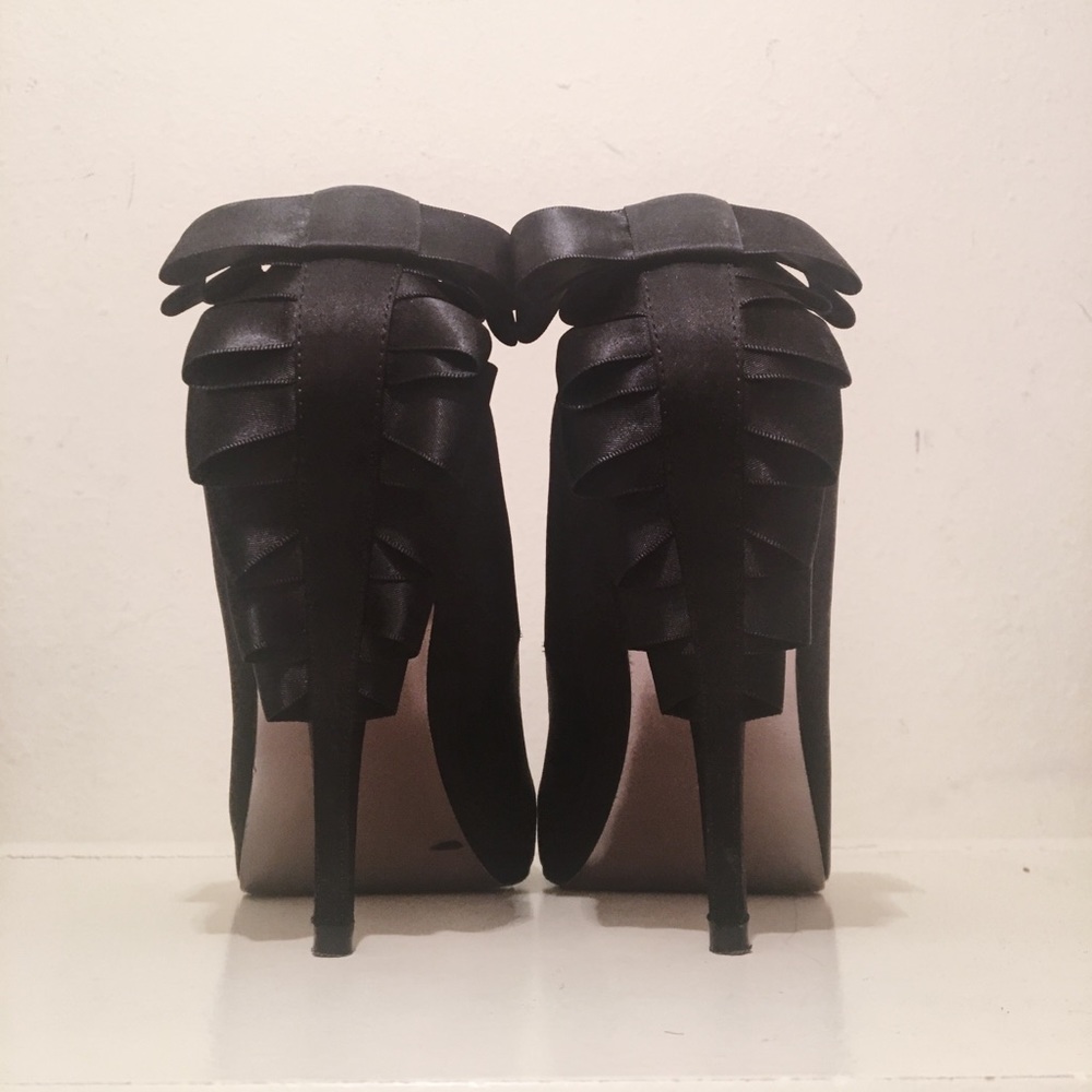Steve Madden Satin Black Bow Heels